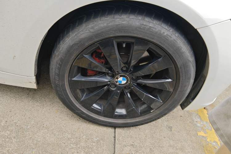 Used BMW 3 Series 2017 318Li Fashion Model Right Front Wheel Hub