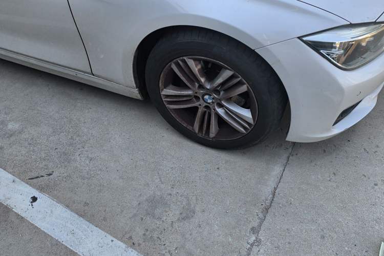 Used BMW 3 Series 2017 320Li Fashion Model Right Front Wheel Hub