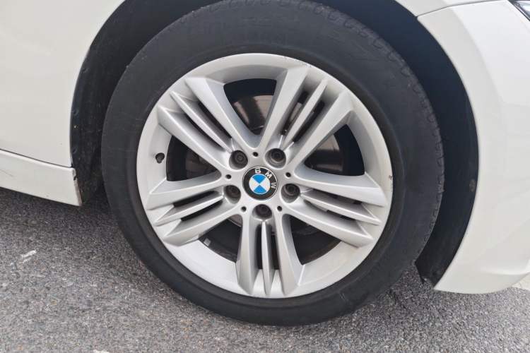 Used BMW 3 Series 2017 320Li Fashion Model Right Front Wheel Hub
