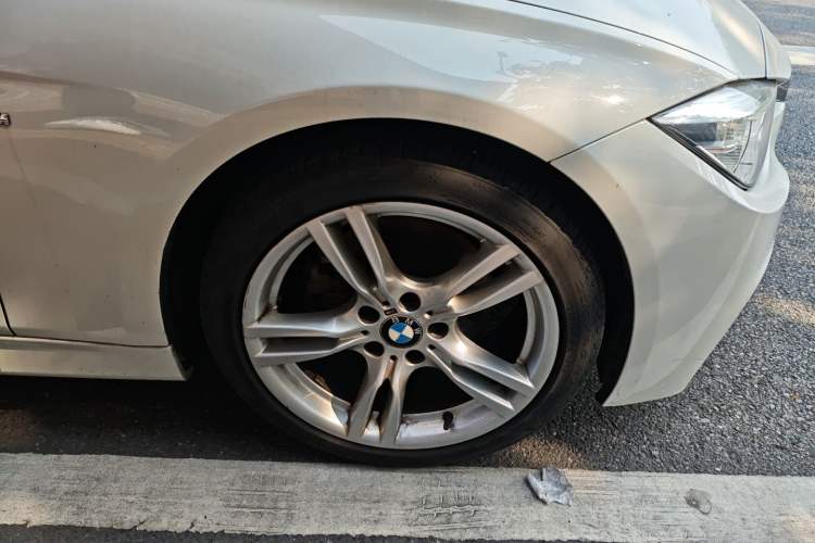 Used BMW 3 Series 2017 320Li M Sport Edition Right Front Wheel Hub