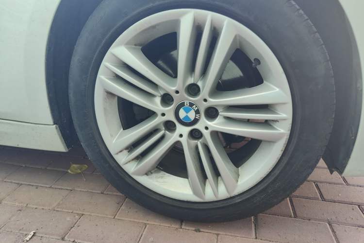 Used BMW 3 Series 2017 320Li Fashion Model Right Front Wheel Hub
