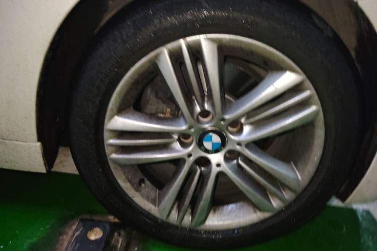 Used BMW 3 Series 2017 320Li Fashion Model Right Front Wheel Hub
