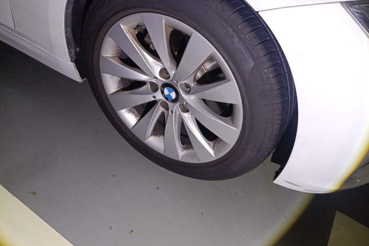 Used BMW 3 Series 2017 318Li Fashion Model Right Front Wheel Hub