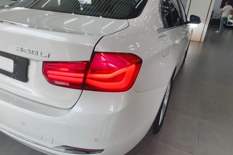 Used BMW 3 Series 2017 320Li Fashion Model Right Rear Taillight