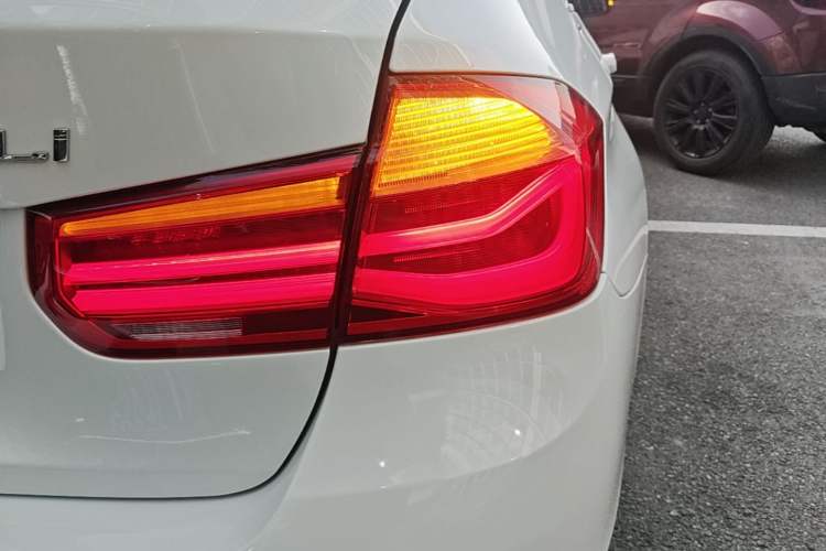 Used BMW 3 Series 2017 320Li Fashion Model Right Rear Taillight