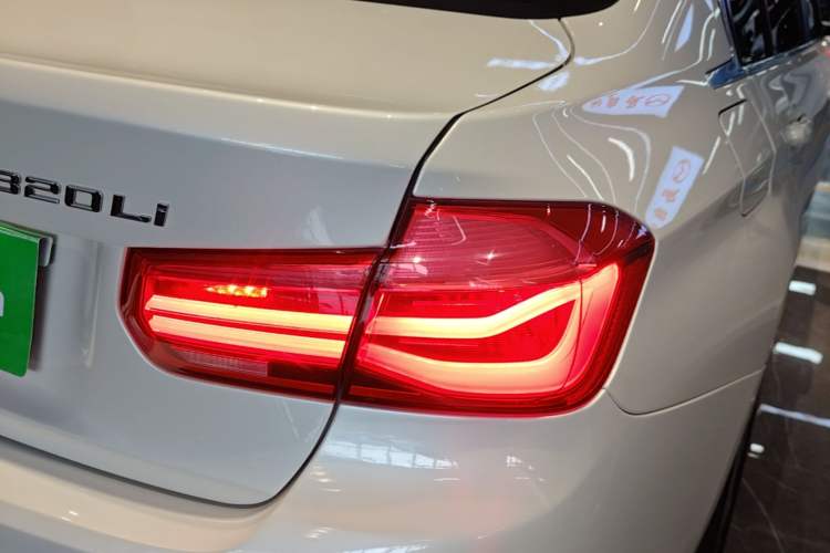 Used BMW 3 Series 2017 320Li Fashion Model Right Rear Taillight