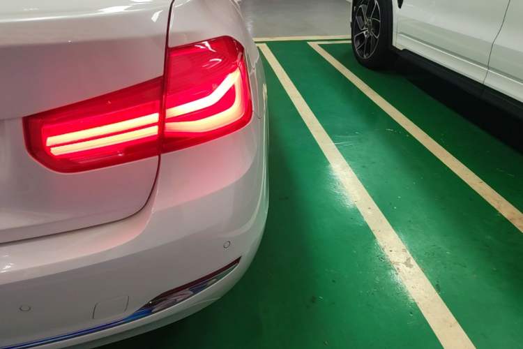 Used BMW 3 Series 2017 320Li Fashion Model Right Rear Taillight