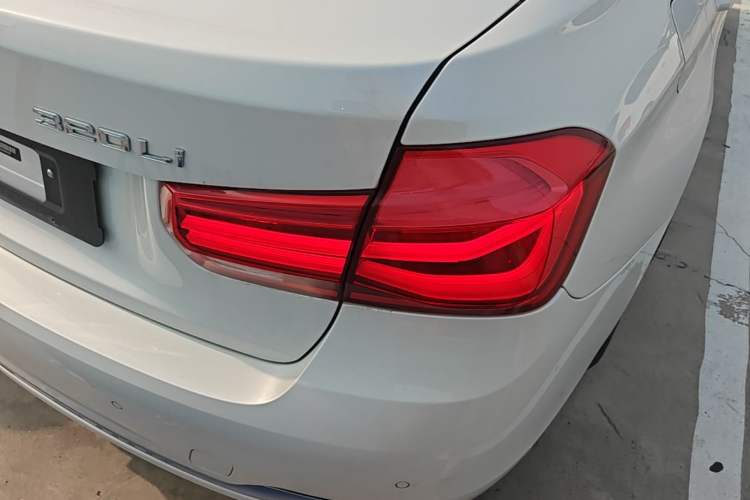 Used BMW 3 Series 2017 320Li Fashion Model Right Rear Taillight