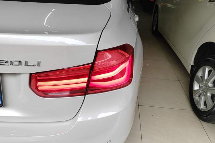Used BMW 3 Series 2017 320Li Fashion Model Right Rear Taillight