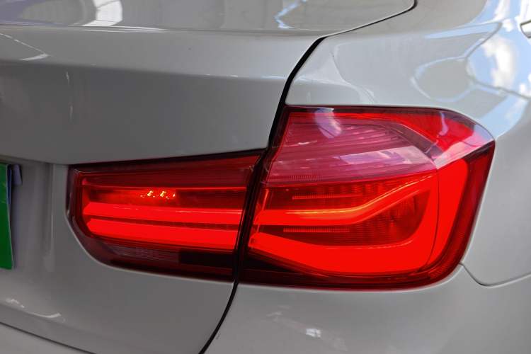 Used BMW 3 Series 2017 320Li Fashion Model Right Rear Taillight