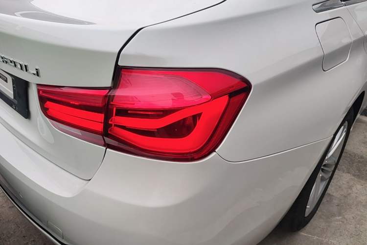 Used BMW 3 Series 2017 320Li Fashion Model Right Rear Taillight