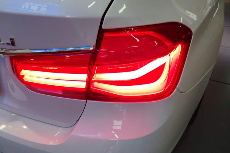 Used BMW 3 Series 2017 330Li xDrive Luxury Design Package Right Rear Taillight