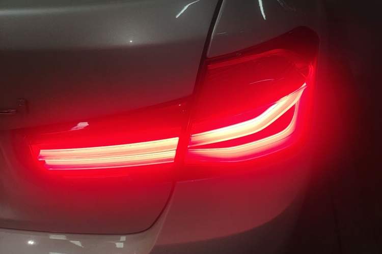 Used BMW 3 Series 2017 320Li Fashion Model Right Rear Taillight