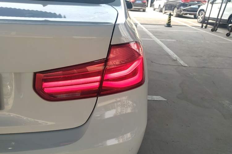 Used BMW 3 Series 2017 320i M Sport Right Rear Taillight