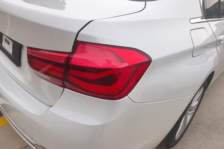 Used BMW 3 Series 2017 320Li Fashion Model Right Rear Taillight