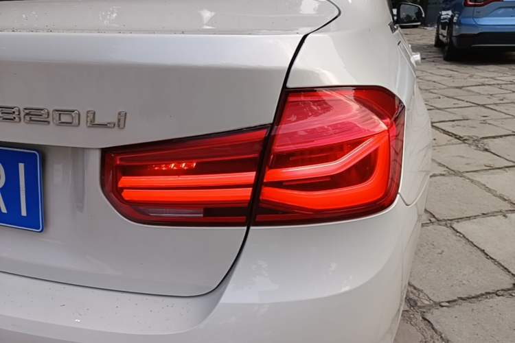 Used BMW 3 Series 2017 320Li Fashion Model Right Rear Taillight