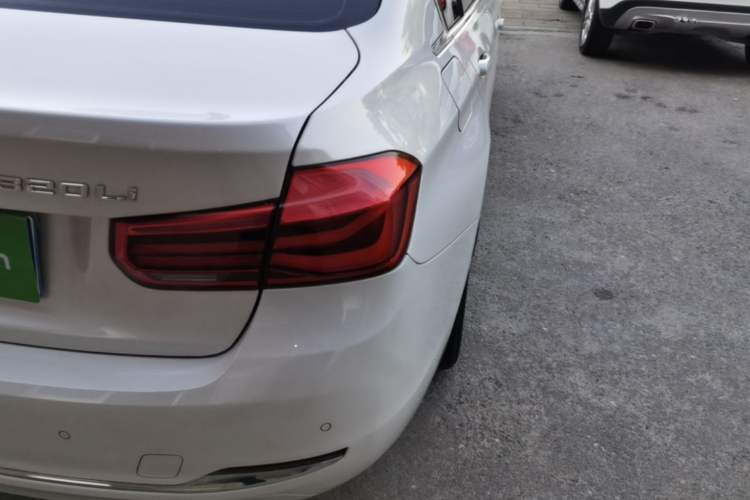Used BMW 3 Series 2017 320Li Fashion Model Right Rear Taillight