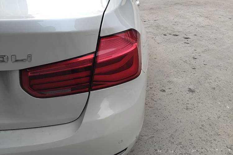 Used BMW 3 Series 2017 320Li Fashion Model Right Rear Taillight