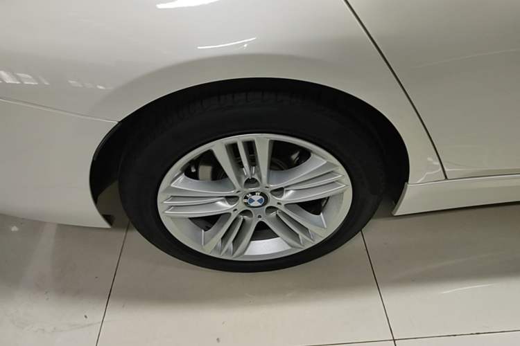 Used BMW 3 Series 2017 320Li Fashion Model Right Rear Wheel Hub
