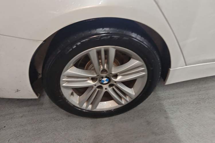 Used BMW 3 Series 2017 320Li Fashion Model Right Rear Wheel Hub