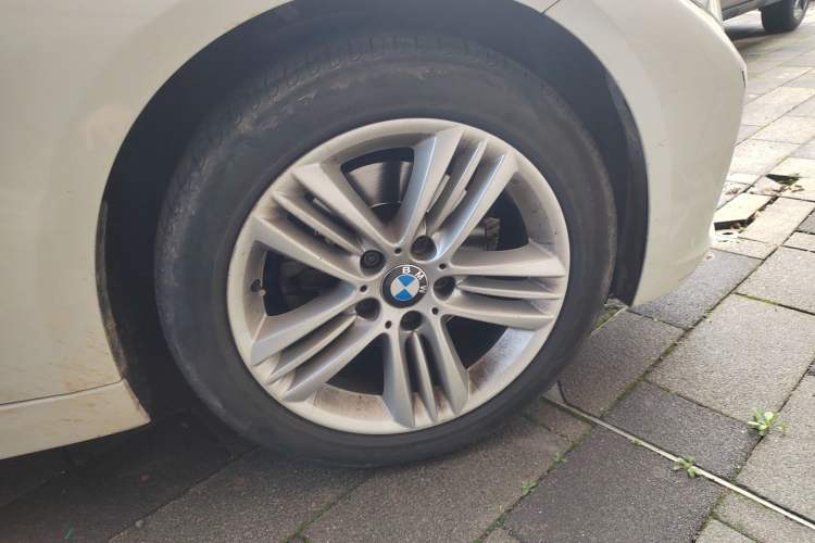 Used BMW 3 Series 2017 320Li Fashion Model Right Rear Wheel Hub