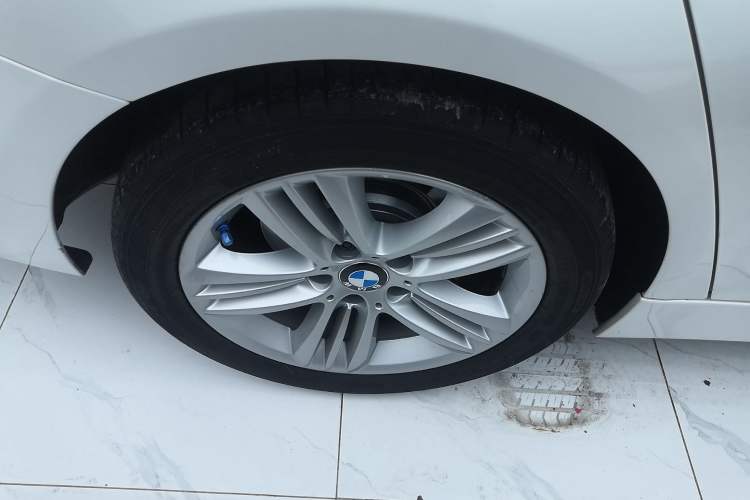 Used BMW 3 Series 2017 320Li Fashion Model Right Rear Wheel Hub