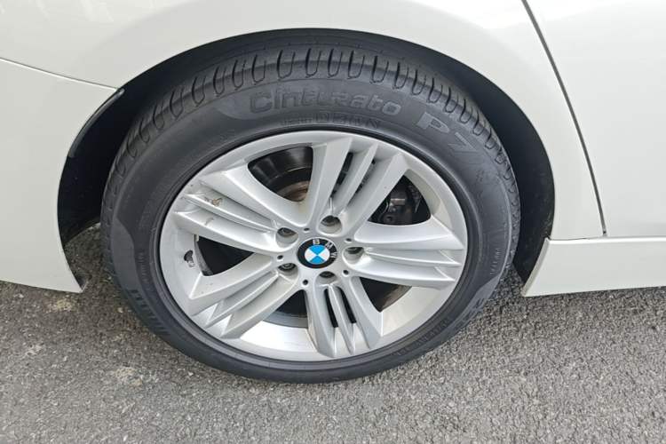 Used BMW 3 Series 2017 320Li Fashion Model Right Rear Wheel Hub