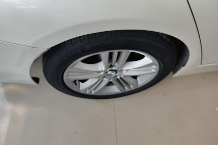 Used BMW 3 Series 2017 320Li Fashion Model Right Rear Wheel Hub