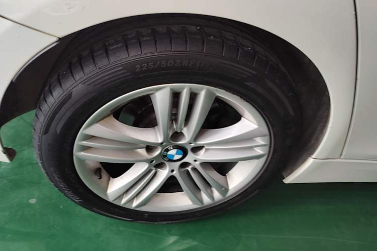 Used BMW 3 Series 2017 320Li Fashion Model Right Rear Wheel Hub