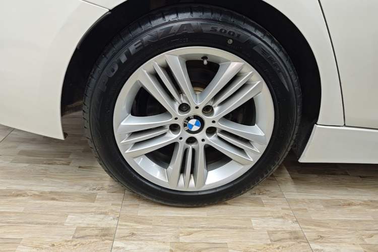 Used BMW 3 Series 2017 320Li Fashion Model Right Rear Wheel Hub