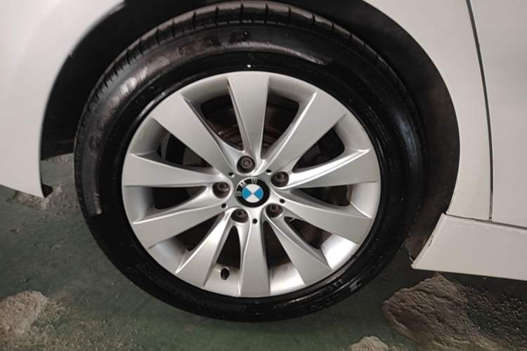 Used BMW 3 Series 2017 318Li Fashion Model Right Rear Wheel Hub