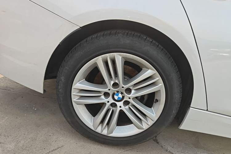 Used BMW 3 Series 2017 320Li Fashion Model Right Rear Wheel Hub