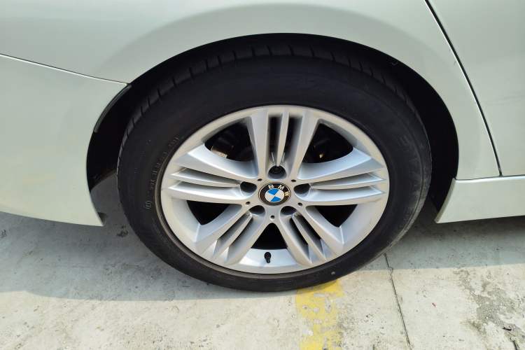Used BMW 3 Series 2017 320Li Fashion Model Right Rear Wheel Hub