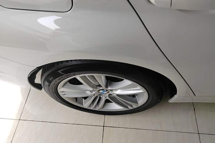 Used BMW 3 Series 2017 320Li Fashion Model Right Rear Wheel Hub