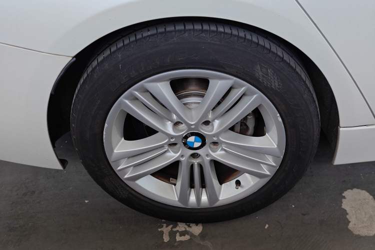 Used BMW 3 Series 2017 320Li Fashion Model Right Rear Wheel Hub