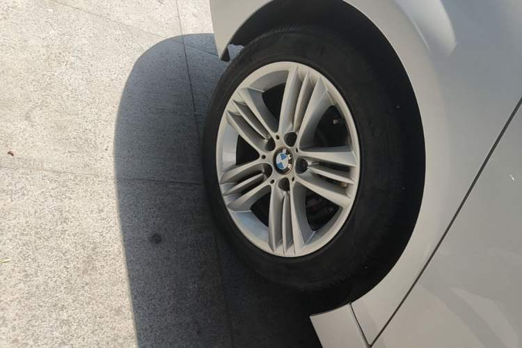 Used BMW 3 Series 2017 320Li Fashion Model Right Rear Wheel Hub