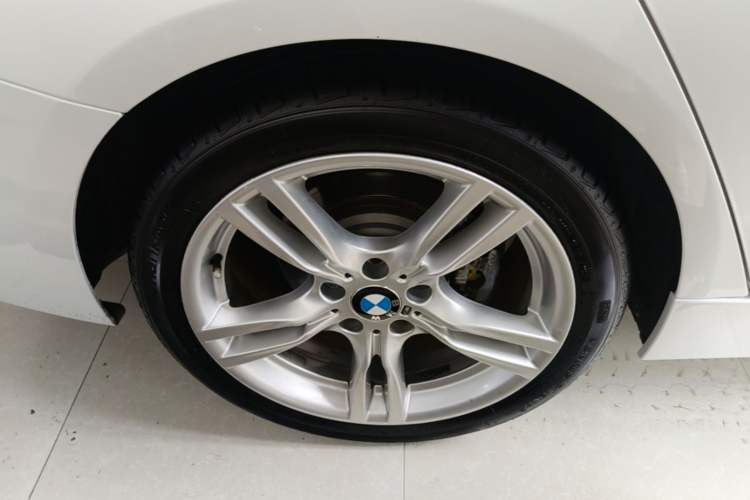 Used BMW 3 Series 2017 320Li Fashion Model Right Rear Wheel Hub