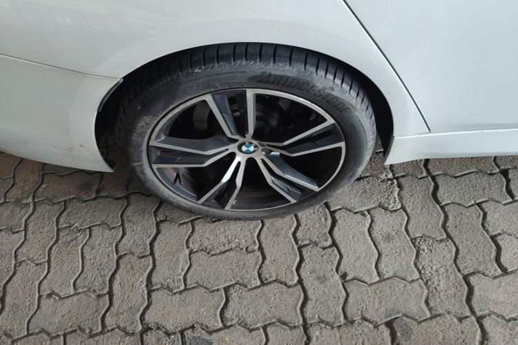 Used BMW 3 Series 2017 320Li Fashion Model Right Rear Wheel Hub