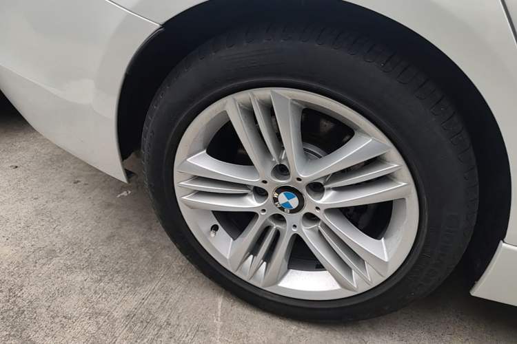 Used BMW 3 Series 2017 320Li Fashion Model Right Rear Wheel Hub
