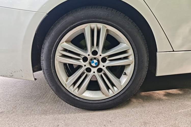 Used BMW 3 Series 2017 320Li Fashion Model Right Rear Wheel Hub