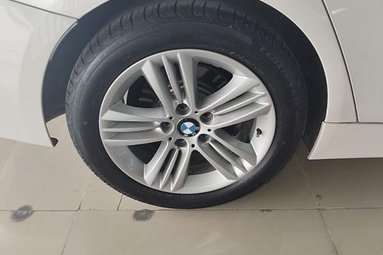Used BMW 3 Series 2017 320Li Fashion Model Right Rear Wheel Hub