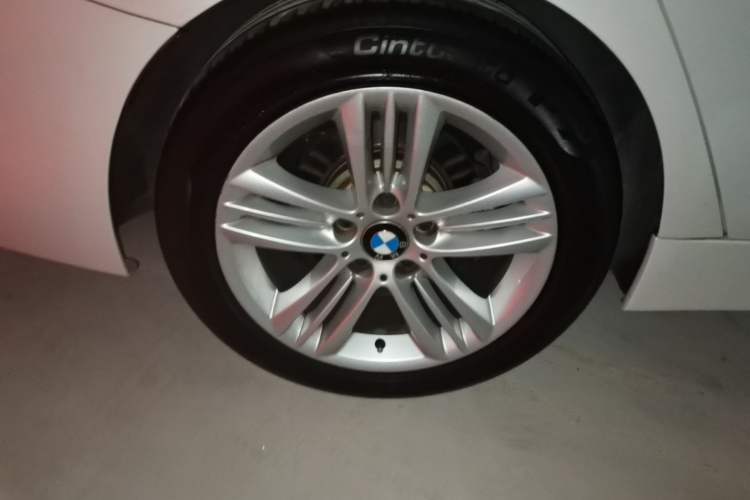 Used BMW 3 Series 2017 320Li Fashion Model Right Rear Wheel Hub