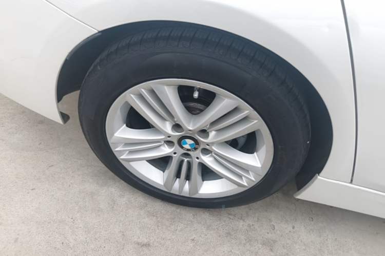 Used BMW 3 Series 2017 320Li Fashion Model Right Rear Wheel Hub