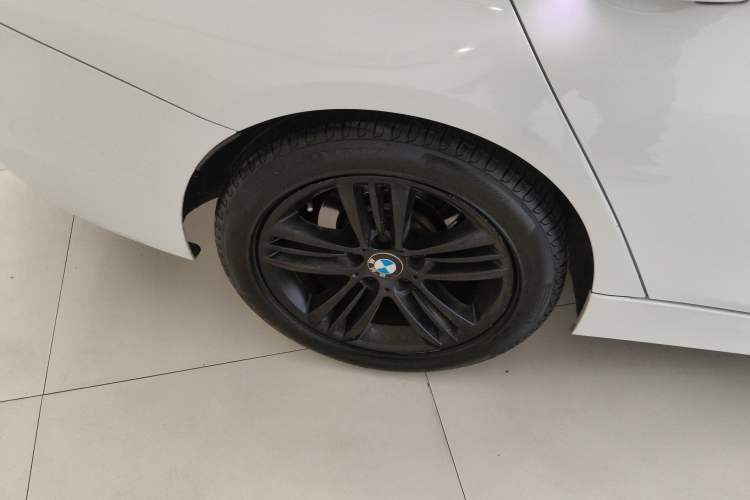 Used BMW 3 Series 2017 320Li Fashion Model Right Rear Wheel Hub