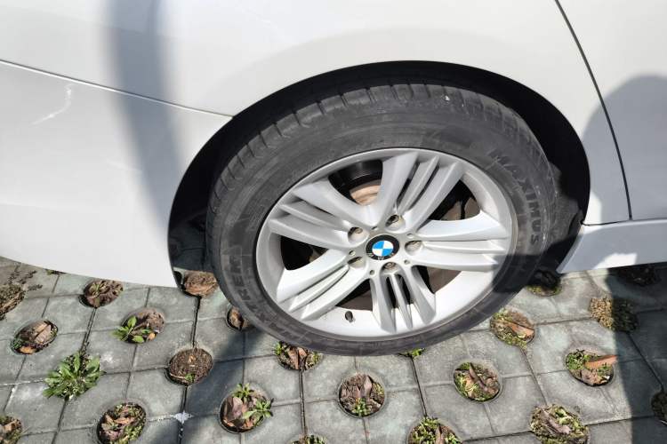Used BMW 3 Series 2017 320Li xDrive Fashion Model Right Rear Wheel Hub