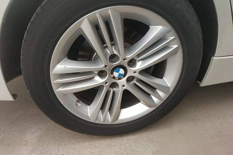 Used BMW 3 Series 2017 320Li Fashion Model Right Rear Wheel Hub