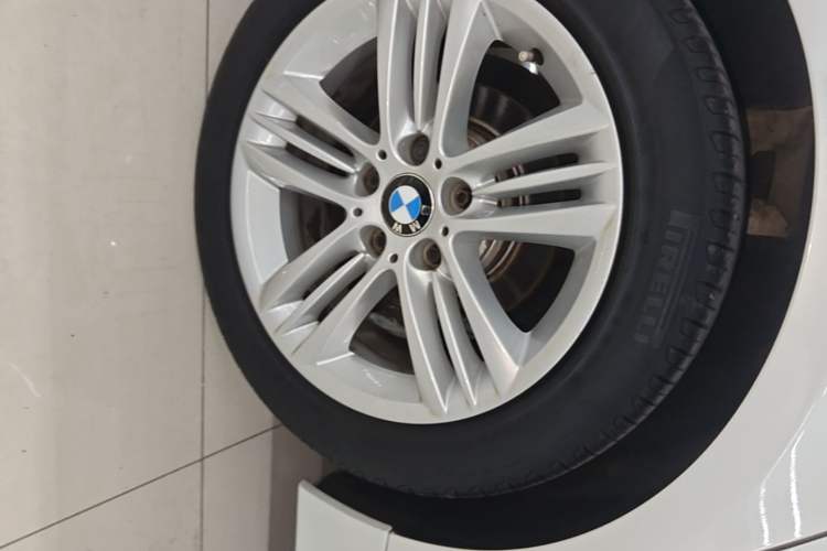 Used BMW 3 Series 2017 320Li Fashion Model Right Rear Wheel Hub