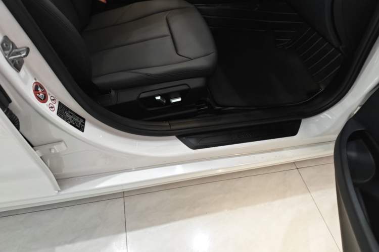 Used BMW 3 Series 2017 320Li Fashion Model Right Side Sill