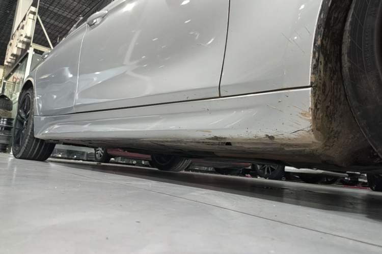 Used BMW 3 Series 2017 320Li M Sport Edition Right Side Sill