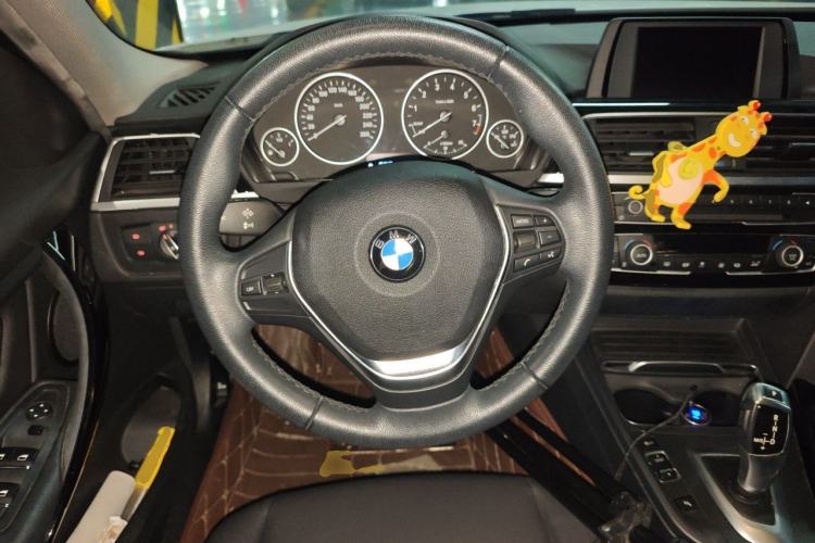 Used BMW 3 Series 2017 318i Fashion Model Steering Wheel